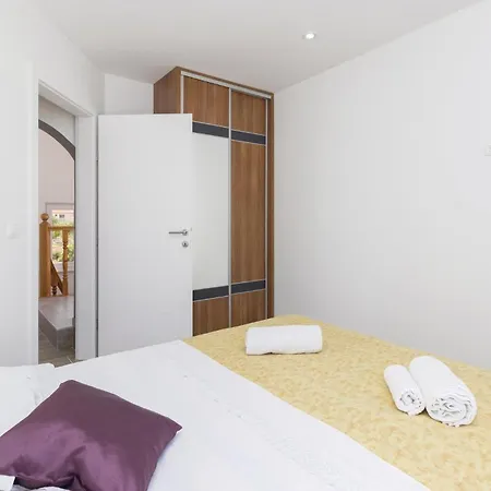 Holiday home Beautiful In With Wifi Vir